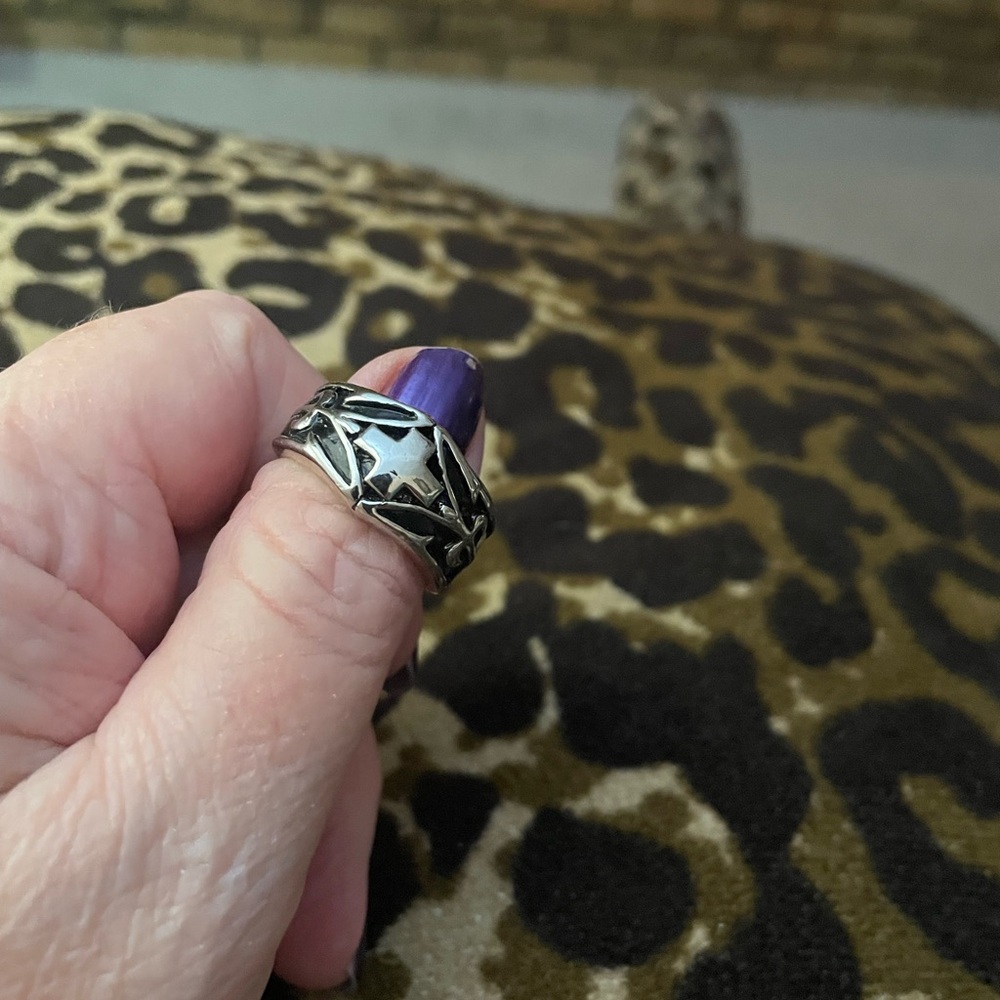 Silver Cross Design Ring thick heavy unisex ring - Picture 2 of 7
